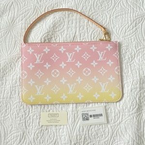 Louis Vuitton By the pool Neverfull MM POUCH pink